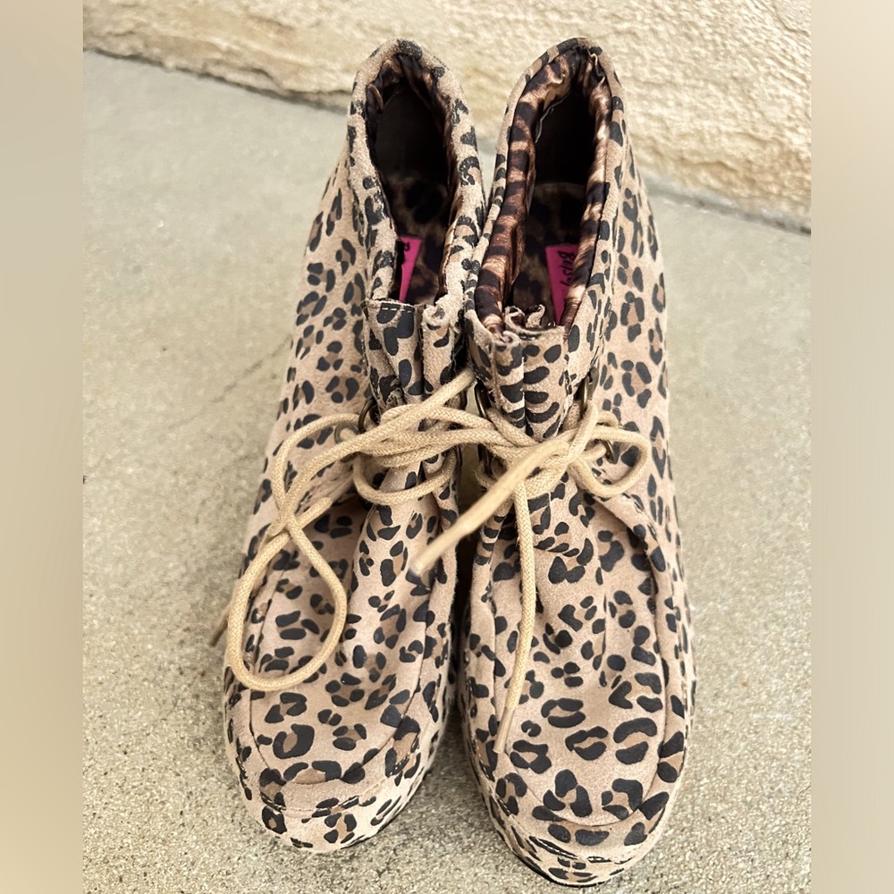 Betsey Johnson Leopard print Booties